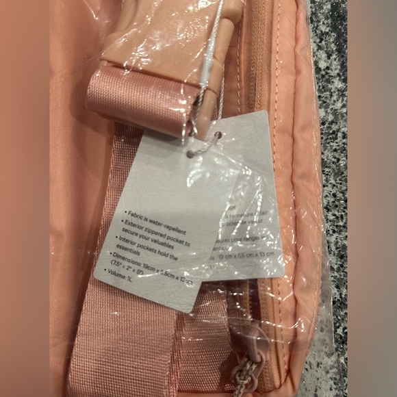 LuLuLemon Athleta Belt Bag 1L Deco Pink - Picture 7 of 13